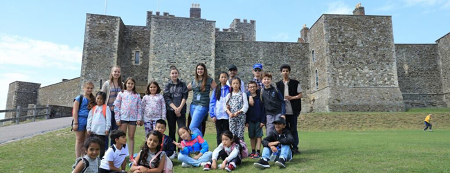 LISA-Sprachreisen-Familien-Englisch-England-Canterbury-Sprachkurs-Kinder-Ausflug-Burg