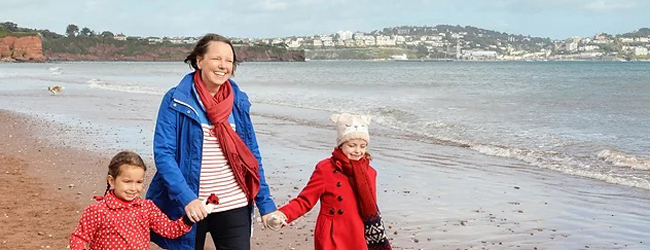LISA-Sprachreisen-Familien-Englisch-England-Exeter-Devon-Meer-Spaziergang-Strand