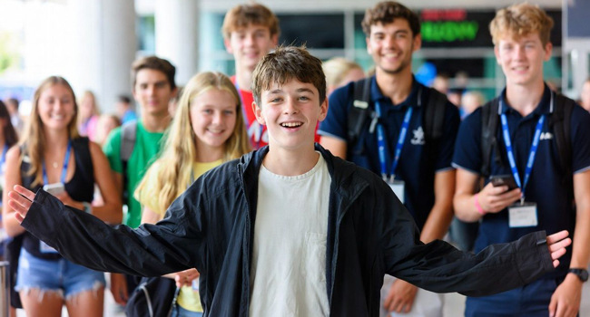 Schülergruppe bei der Ankunft zu einer LISA! Englisch-Sprachreise für Schüler in Ennis, Irland