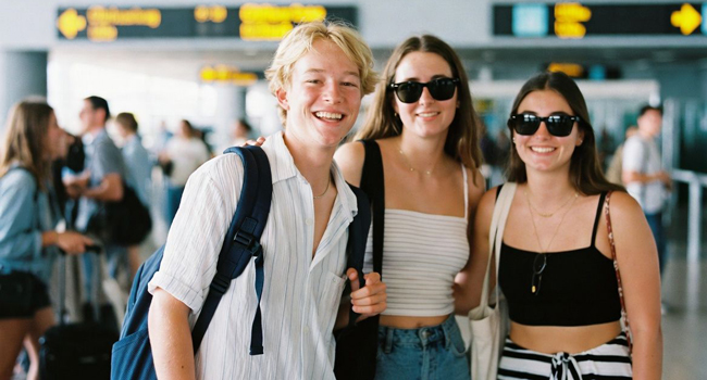 Jugendliche kommen in Italien an und starten ihre LISA! Sprachreise nach Lignano zum Italienischlernen in internationaler Atmosphäre