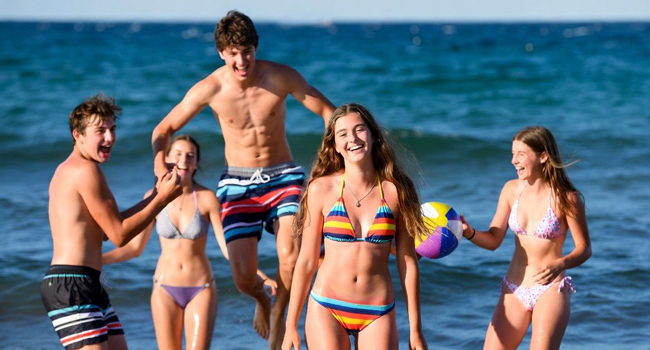 Jugendliche genießen Strand und Freizeit während einer betreuten LISA! Sprachreise nach Lignano und lernen Italienisch in sicherer Atmosphäre