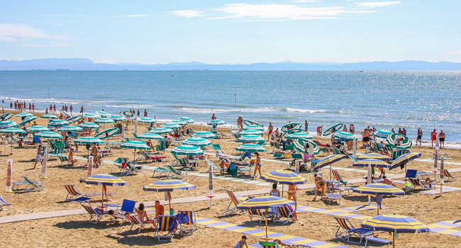 Strand und Meer in Lignano während einer LISA! Sprachreise nach Italien mit mediterraner Atmosphäre und Freizeit am Wasser