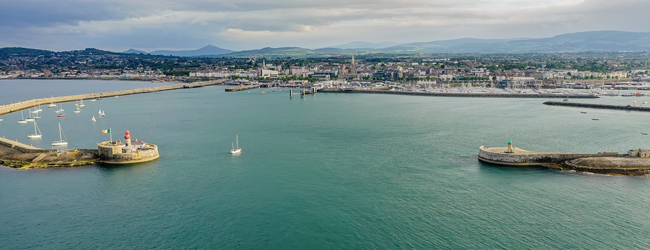 LISA-Sprachreisen-Englisch-Irland-Dublin-By-The-Sea-Dun-Laoghaire-Hafen-Schiffe-Stadt