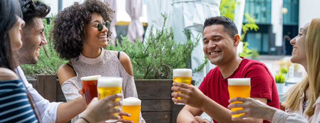 LISA-Sprachreisen-Erwachsene-Deutsch-Deutschland-Berlin-Mitte-Freizeit-Ausgehen-Biergarten-Freunde