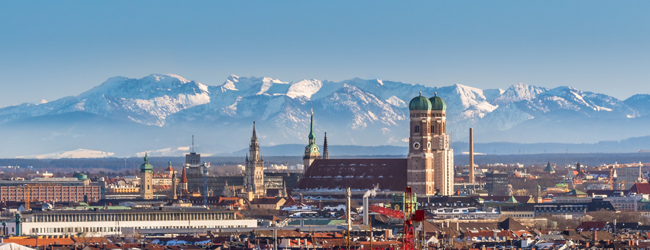 LISA-Sprachreisen-Erwachsene-Deutsch-Deutschland-Muenchen-Berge-Alpen-Kirche-Stadt