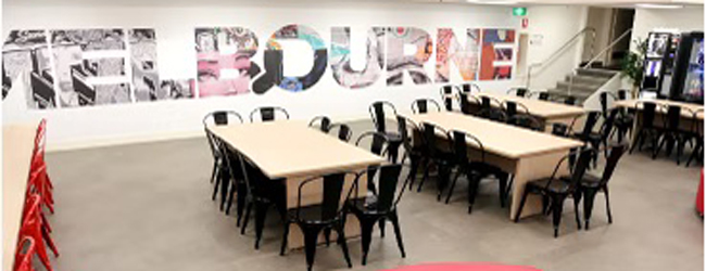 Aufenthaltsraum an der Englisch-Sprachschule in Melbourne in Australien Blick in den Aufenthaltsraum der Sprachschule in Melbourne mit Tischen und Stühlen