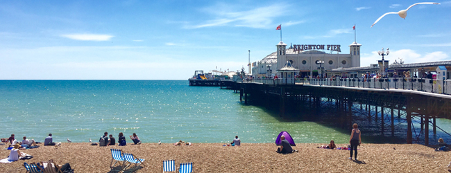 LISA-Sprachreisen-Erwachsene-Englisch-England-Brighton-Blau-Himmel-Moewe-Pier