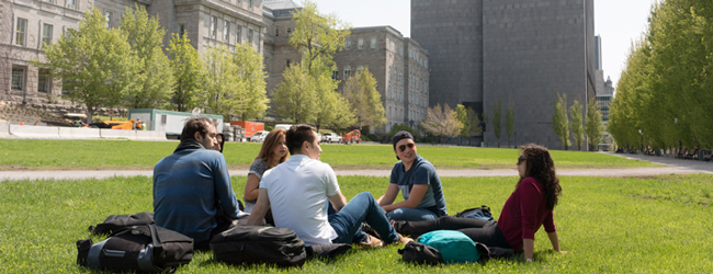 LISA-Sprachreisen-Erwachsene-Englisch-Franzoesisch-Kanada-Montreal-Park-Relaxen-Sonne