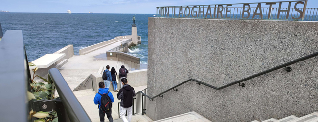 LISA-Sprachreisen-Erwachsene-Englisch-Irland-Dublin-By-The-Sea-Dun-Laoghaire-Meer-Promenade