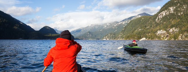 LISA-Sprachreisen-Erwachsene-Englisch-Kanada-Vancouver-Waterfront-Ausflug-Kanu-Fahren-Berge