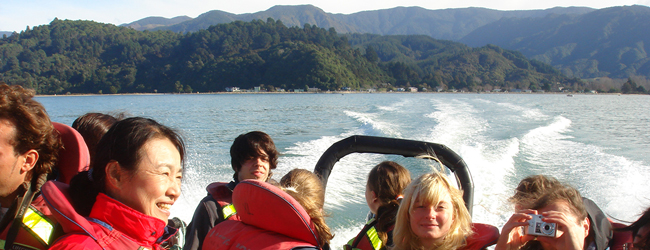 LISA-Sprachreisen-Erwachsene-Englisch-Neuseeland-Nelson-Ausflug-Jet-Boat-See-Wind