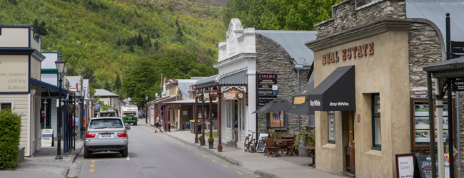 LISA-Sprachreisen-Erwachsene-Englisch-Neuseeland-Queenstown-Ausflug-Historisch-Gebaeude-Holz