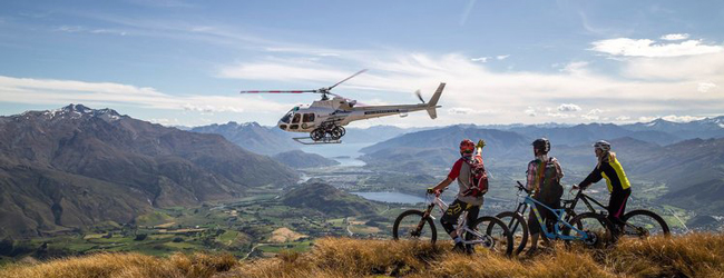 LISA-Sprachreisen-Erwachsene-Englisch-Neuseeland-Queenstown-Freizeit-Abenteuer-Helikopter-Fahrrad