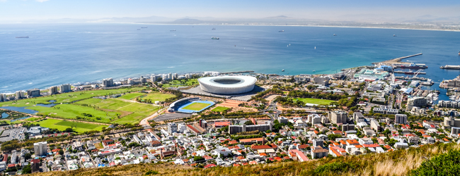 LISA-Sprachreisen-Erwachsene-Englisch-Suedafrika-Kapstadt-Green-Point-Stadium-Park-Meer-Horizont