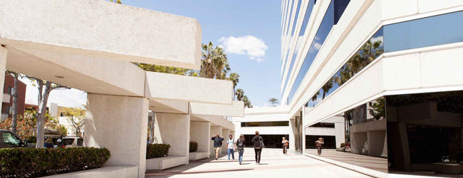 Weißes modernes Gebäude in Los Angeles Santa Monica