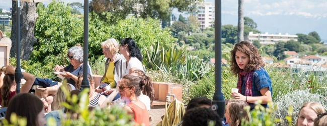 LISA-Sprachreisen-Erwachsene-Franzoesisch-Frankreich-Antibes-Schule-Mittagessen-Pause-Ausblick