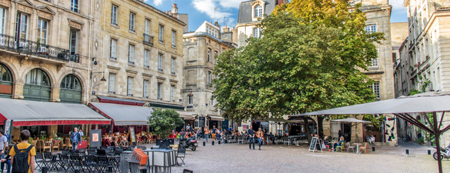 LISA-Sprachreisen-Erwachsene-Franzoesisch-Frankreich-Bordeaux-Platz-Cafe-Restaurant-Essen