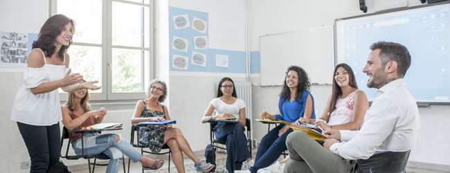 LISA-Sprachreisen-Erwachsene-Italienisch-Italien-Rom-Sprachschule-Klassenraum-Lernen-Gruppe