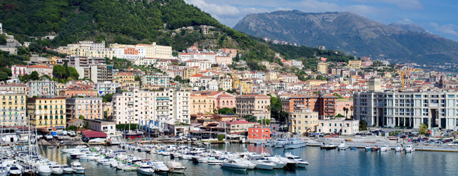 LISA-Sprachreisen-Erwachsene-Italienisch-Italien-Salerno-Stadt-Hafen-Berge-Meer
