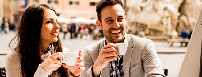 LISA-Sprachreisen-Erwachsene-Italienisch-Italien-Stadt-Piazza-Cafe-Bar-Kaffee-Trinken