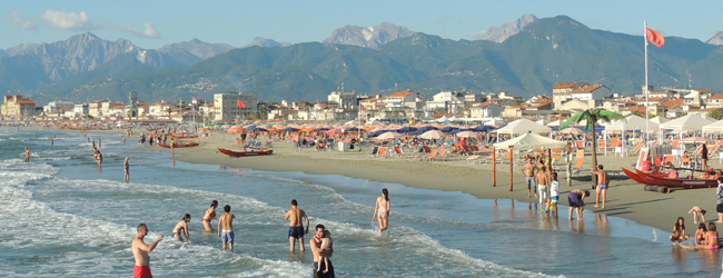 LISA-Sprachreisen-Erwachsene-Italienisch-Italien-Viareggio-Berge-Strand-Meer-Baden