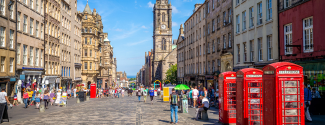 LISA-Sprachreisen-Erwachsene-Schueler-Englisch-England-Edinburgh-Schottland-Einkaufen-Street