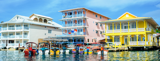 LISA-Sprachreisen-Erwachsene-Spanisch-Panama-Bocas-del-Toro-Ufer-Meer-Haeuser-Boote
