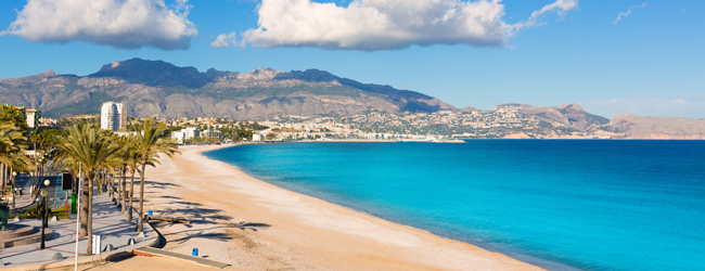 LISA-Sprachreisen-Erwachsene-Spanisch-Spanien-Alicante-Meer-Strand-Bucht-Berge