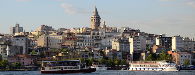 LISA-Sprachreisen-Erwachsene-Tuerkisch-Tuerkei-Istanbul-Viertel-Beyoglu-Schiff-Turm