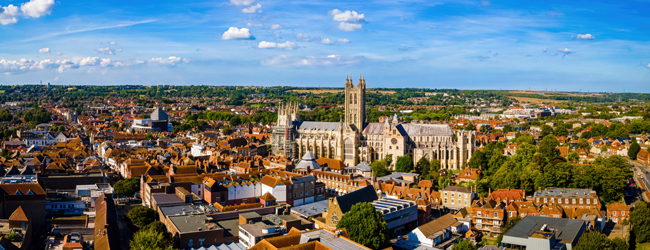 LISA-Sprachreisen-Familien-Englisch-England-Canterbury-Kathedrale-Haeuser-Strassen-Landschaft