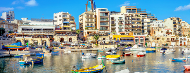 LISA-Sprachreisen-Familien-Englisch-Malta-San-Gwann-Bucht-Boote-Meer-Farben