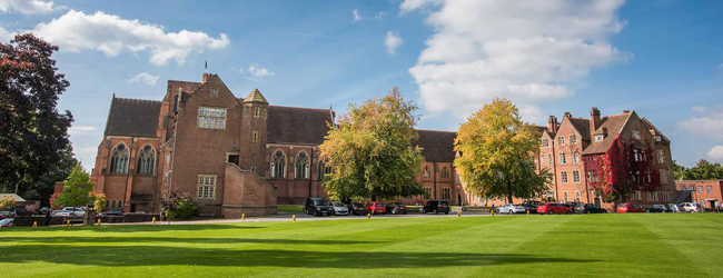 Sicht auf die LISA! Sprachschule in Ardingly Blick auf die Gebäude der LISA! Sprachschule in Ardingly für Schüler