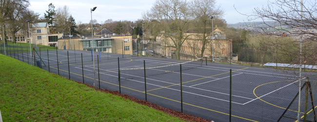 LISA-Sprachreisen-Schueler-Englisch-England-Bath-College-Prior-Park-Sport-Tennis-Platz