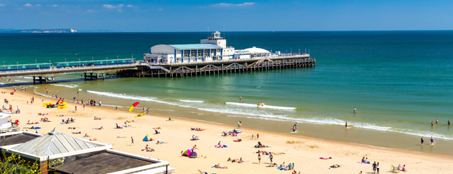 LISA-Sprachreisen-Schueler-Englisch-England-Bournemouth-Strand-Meer-Baden-Pier