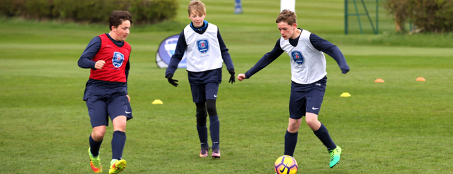 LISA-Sprachreisen-Schueler-Englisch-England-Fleetwood-Sportcamp-Fussball-Akademie-Spiel-Training