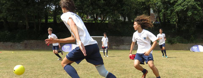LISA-Sprachreisen-Schueler-Englisch-England-Fleetwood-Sportcamp-Fussball-Akademie-Unterricht