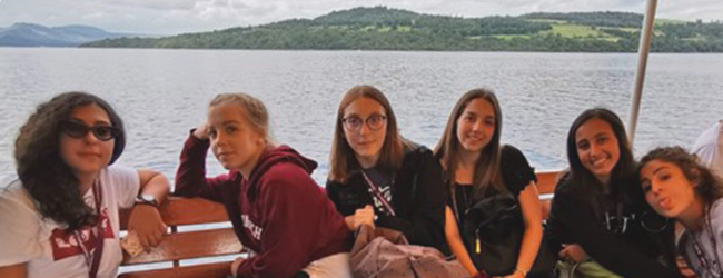 LISA-Sprachreisen-Schueler-Englisch-England-Glasgow-Schottland-Freizeit-Boot-Loch-Lomand
