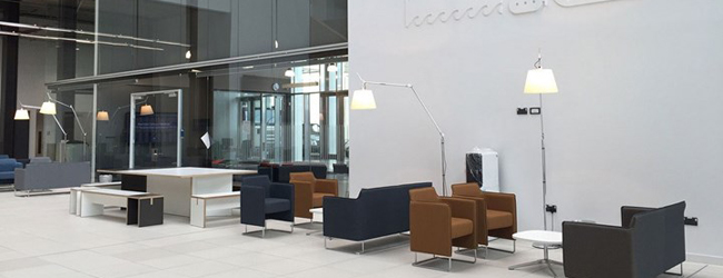 LISA-Sprachreisen-Schueler-Englisch-England-Glasgow-Schottland-Sprachschule-College-Atrium-Lounge