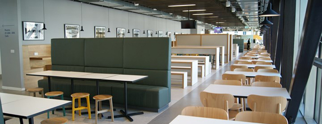LISA-Sprachreisen-Schueler-Englisch-England-Glasgow-Schottland-Sprachschule-Kantine-Mittagessen