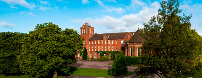 LISA-Sprachreisen-Schueler-Englisch-England-Nottingham-Trent-College-Gebaeude-Park