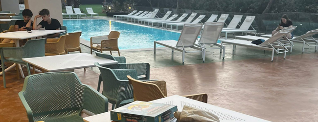 LISA-Sprachreisen-Schueler-Englisch-Malta-Hub-Campus-Residenz-Pool