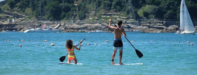 LISA-Sprachreisen-Schueler-Spanisch-Spanien-San-Sebastian-Freizeit-Meer-Paddeling-Board