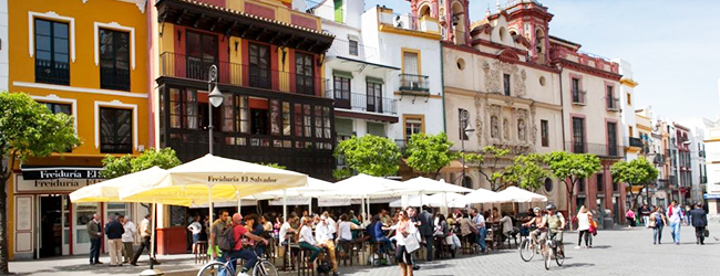 LISA-Sprachreisen-Spanisch-Spanien-Sevilla-Cafe-Strasse-Altstadt